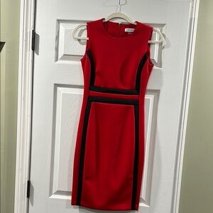 Red Sleeveless Sheath Dress with Crew Neck and Knee Length for Cocktail